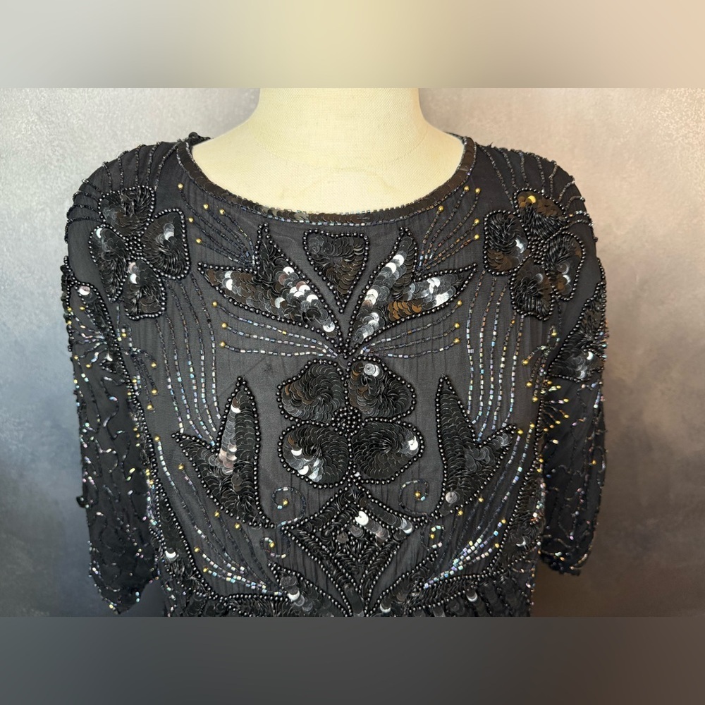 ✨ Vintage Beaded Silk Top – Made in India ✨ - Picture 2 of 13